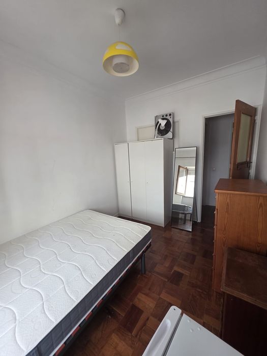 Arrenda quarto para casal em Algés