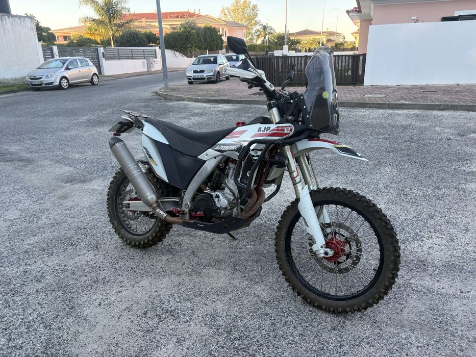 Vendo AJP PR7, 2016, 15.000 kms