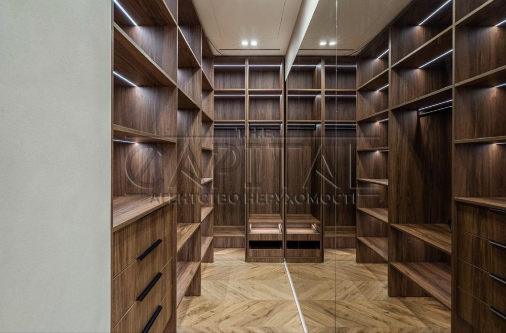 Apartment in Kyiv - More