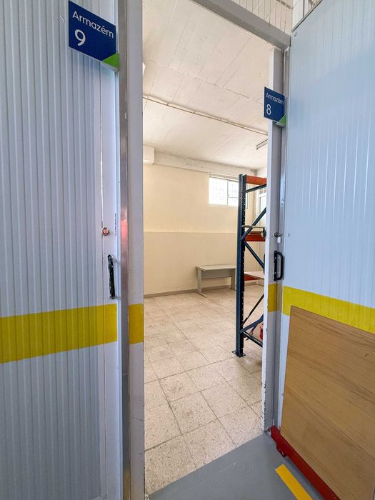 Armazém 22 m² em Odivelas | Despesas Incluídas | Cargas e Descargas