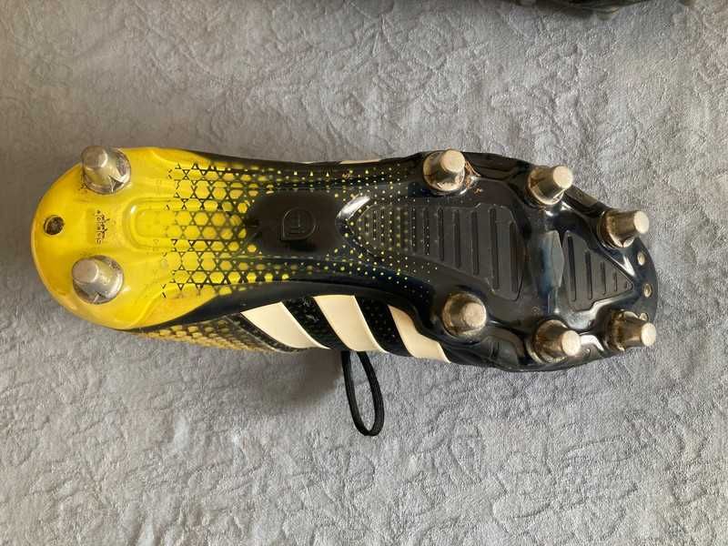 Chuteiras de futebol Adidas(como novas)