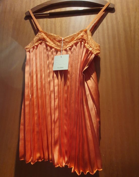 Top em cetim laranja