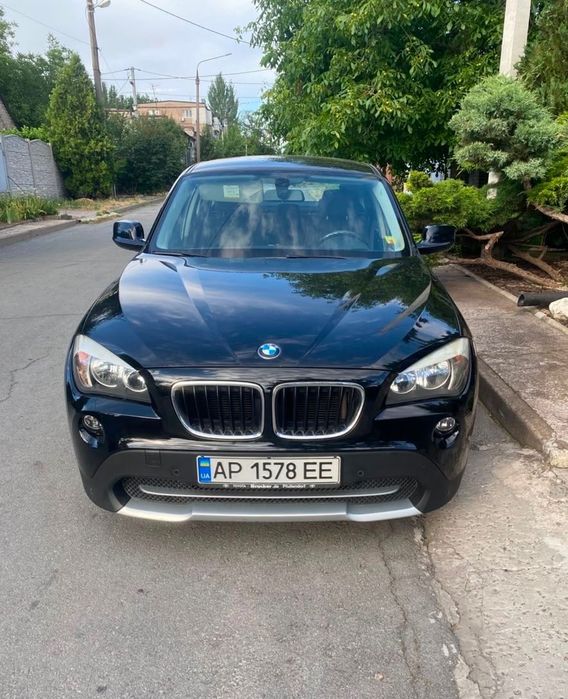 Продаж BMW X1 2011 року