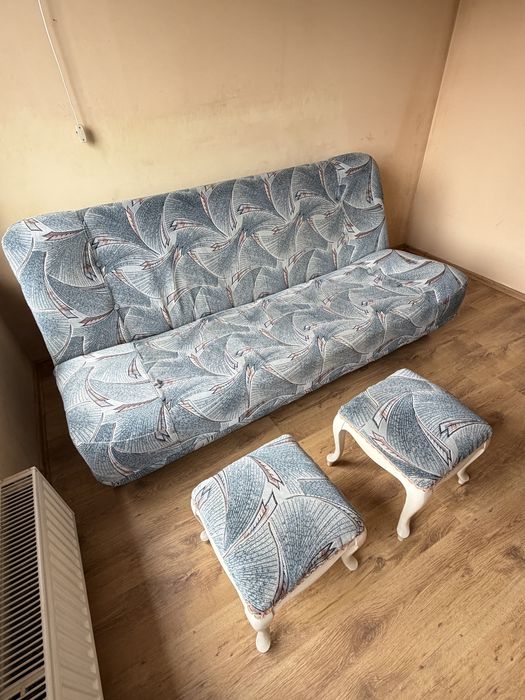 Wersalka plus dwa taborety