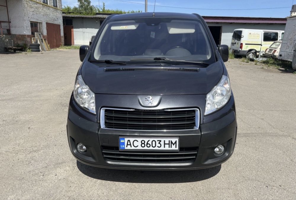 Продам сімейний , справний автомобіль