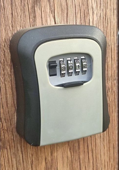 Садиба"Дика груша"8км від києва,дом посуточно,20хв.відКиєваОЗЕРО..