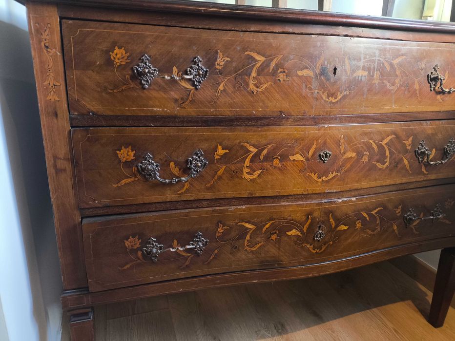 Cómoda estilo dona maria, clássica