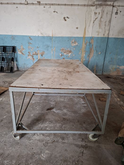 Bancada de trabalho com rodas