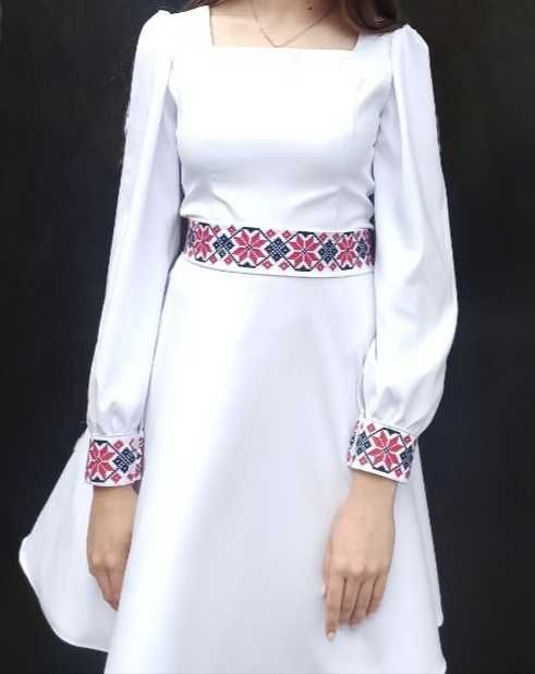 Вишивана сукня..