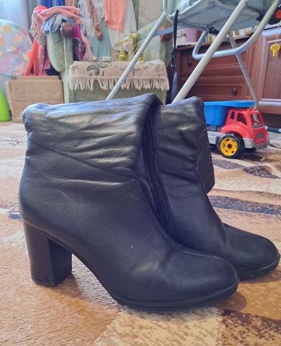 Осінні шкіряні ботінки