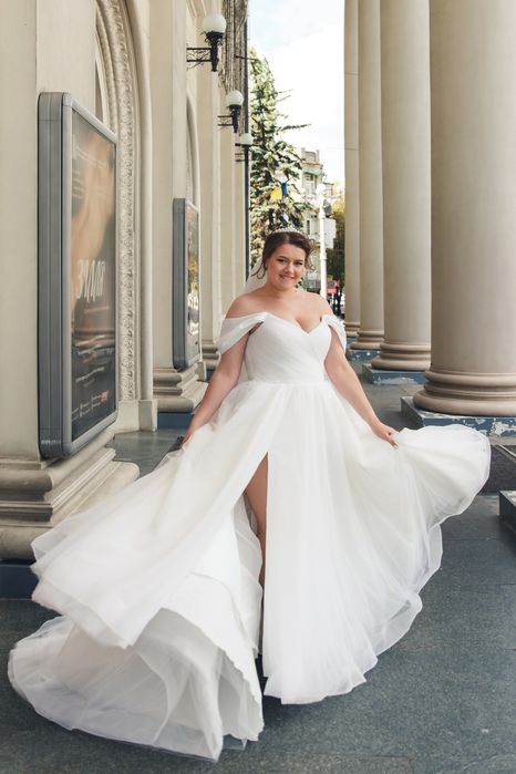 Дуже гарна весільна сукня