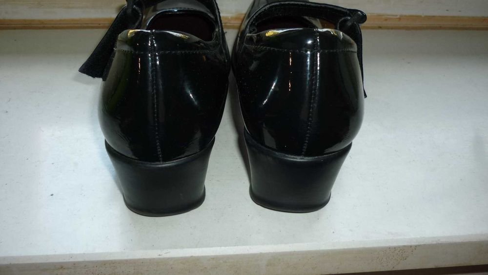 Clarks soft- lakierowane czółenka  r; 41