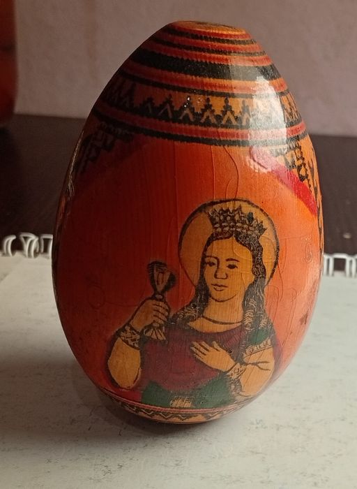 Деревянная писанка на подставке