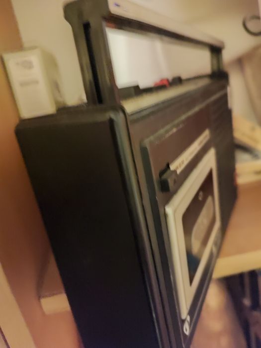Radiomagnetofon Grundig.