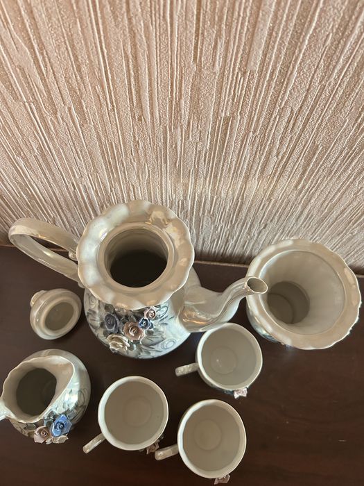Кофейный сервиз и сахарница