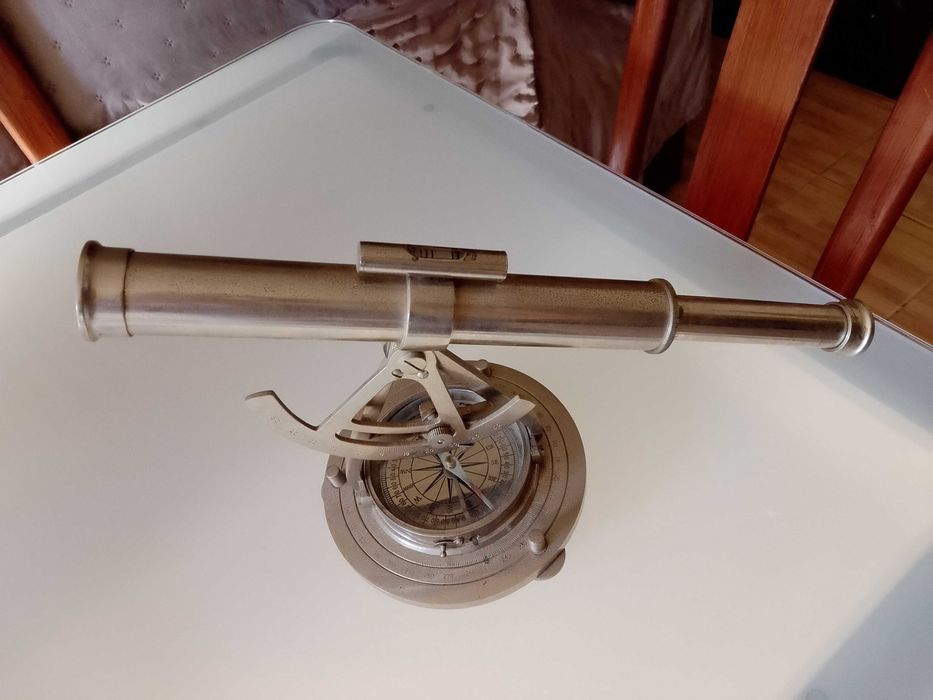 Telescópio óptico em ótimo estado