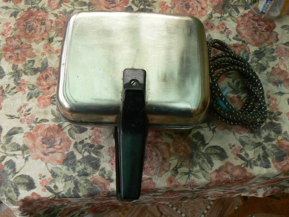 Электрическая вафельница