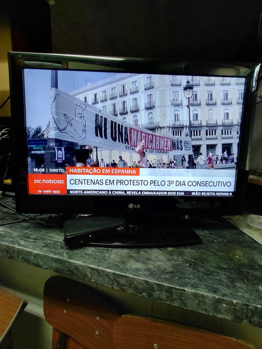 Televisão LG 26 polegadas mais um  descodificador digital