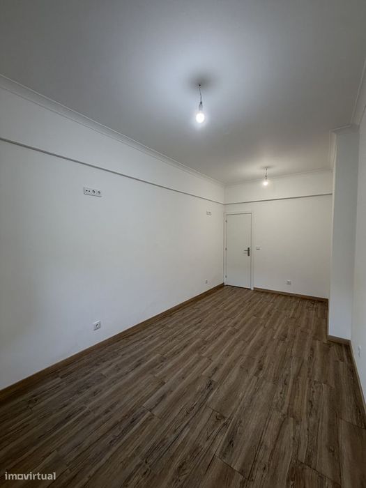Apartamento De 54 M² Totalmente Remodelado A Estrear