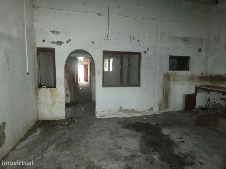 Moradia em ruinas em Muge