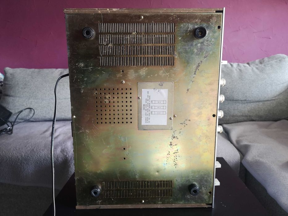 Amplituner 'Akai 1050'