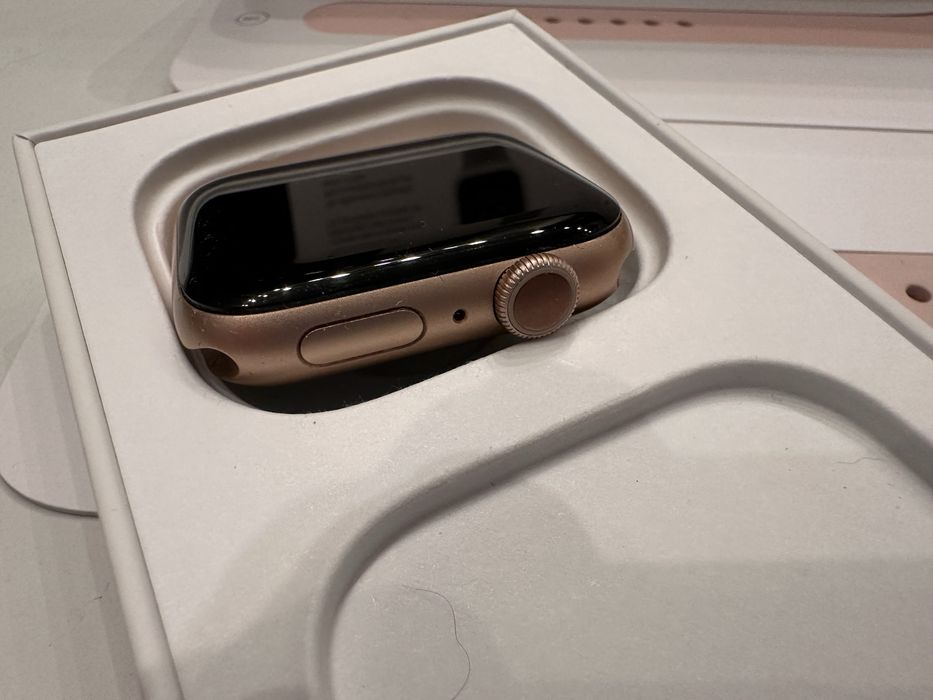 Zegarek Apple Watch Series 6 32 GB 44 mm GPS Gold Alu Pink