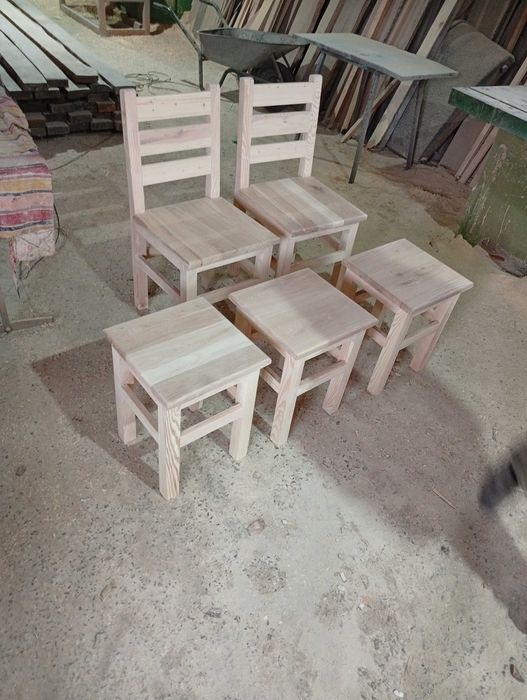 .Табуретки из сосны ольхи дуба.Есть темные.Фото скину.большие