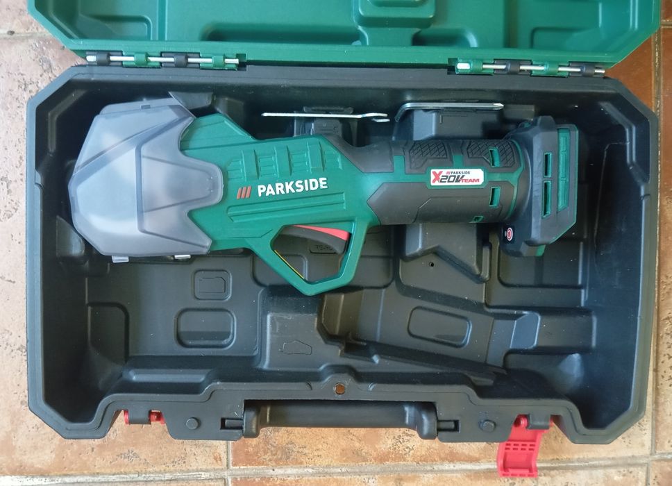 Tesoura de poda a bateria 20V Parkside