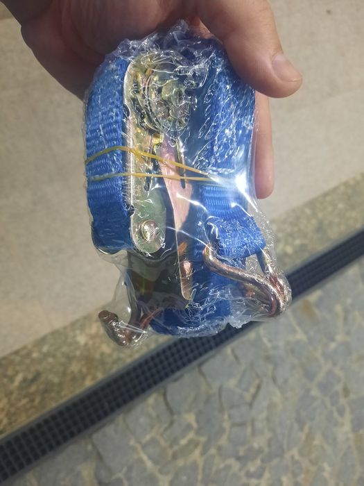 Cintas com roquetes invertidos. De aperto para baixo. 5 ton - 9m.