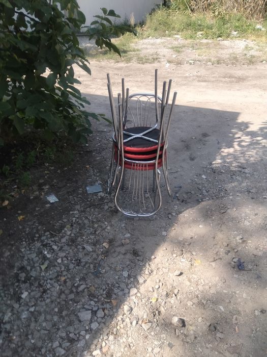 Продам четыре стула