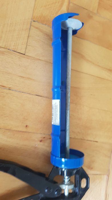 pistolet do silikonu