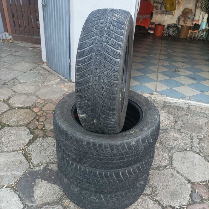 Opony zimowe 215/65/17 Nokian WR SUV