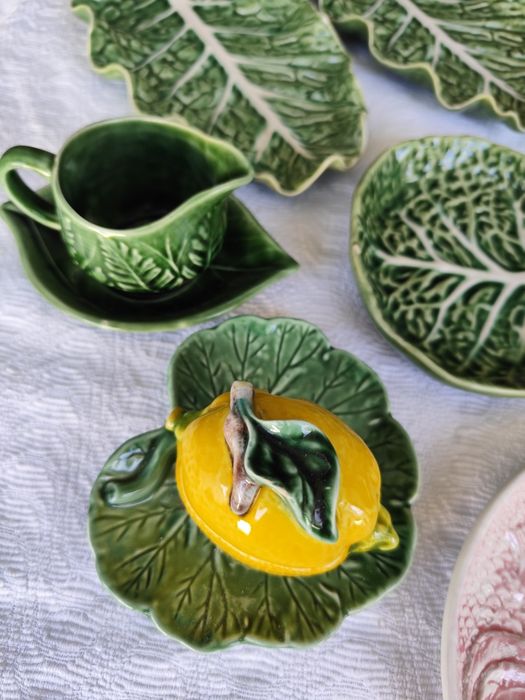 Conjunto de peças de faiança Bordallo Pinheiro