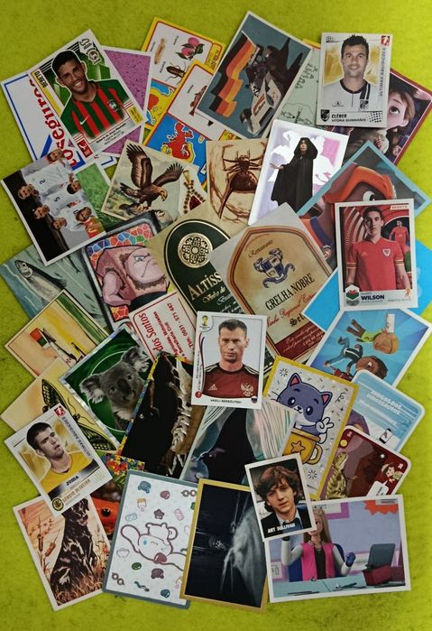 8 Lotes de CROMOS de Futebol e outros