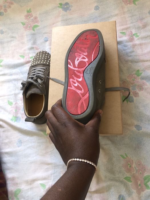 Tenis sola vermelha para quem tem bom gosto