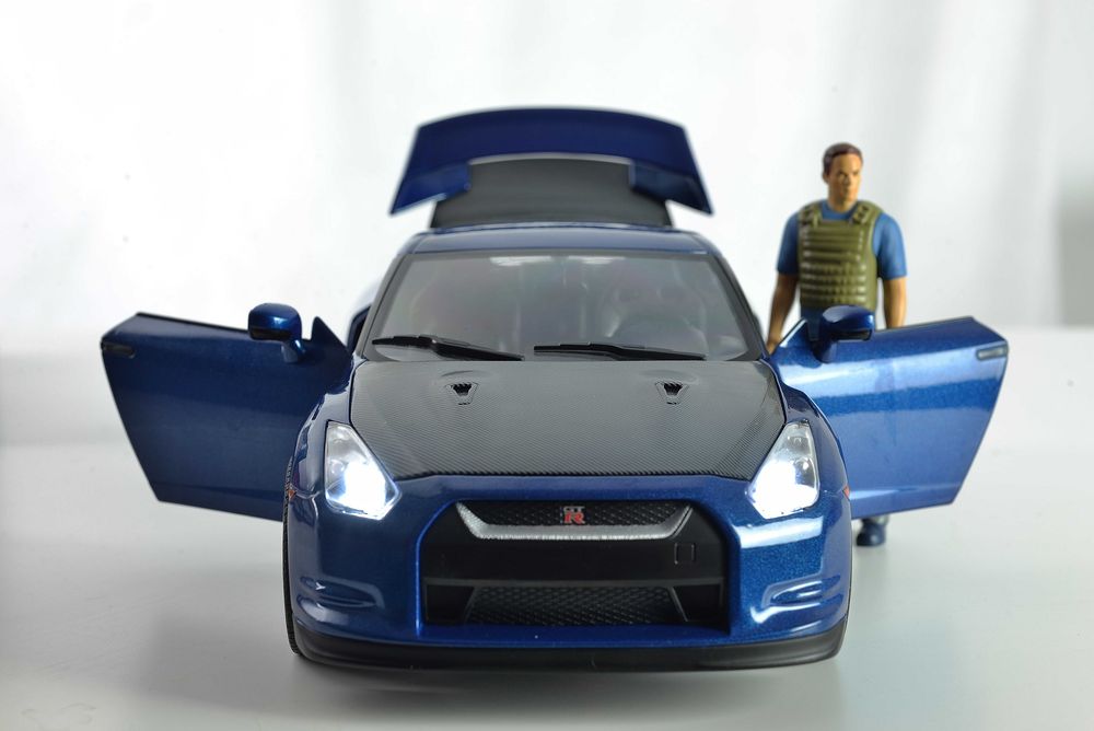 NISSAN GTR  model+figurka FAST&FURIOUS 1:18 unikat!