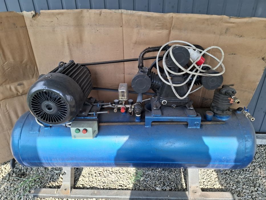 Комресор 3 целіндра нова головка ще масло неміняно проробила 2 часа.