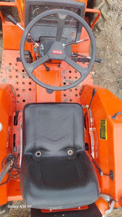Trator Kubota L2550 4x4