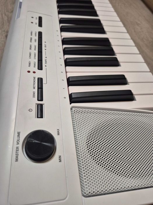 Синтезатор Цифрове піаніно Yamaha Piaggero NP-12 білий, ідеальний стан