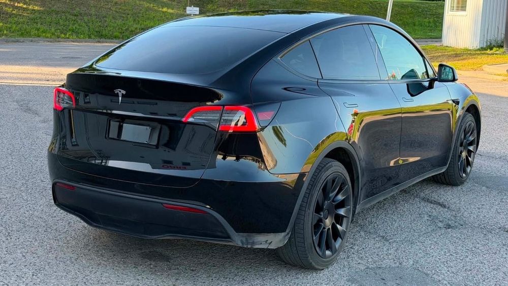 Tesla Model Y — fotografia 3