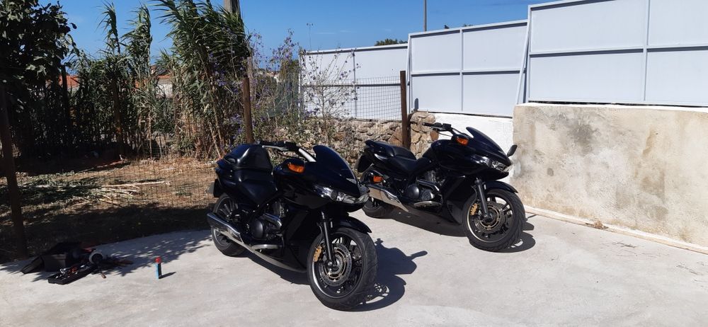 Honda DN-01 / NSA700 .      2 unidades pretas