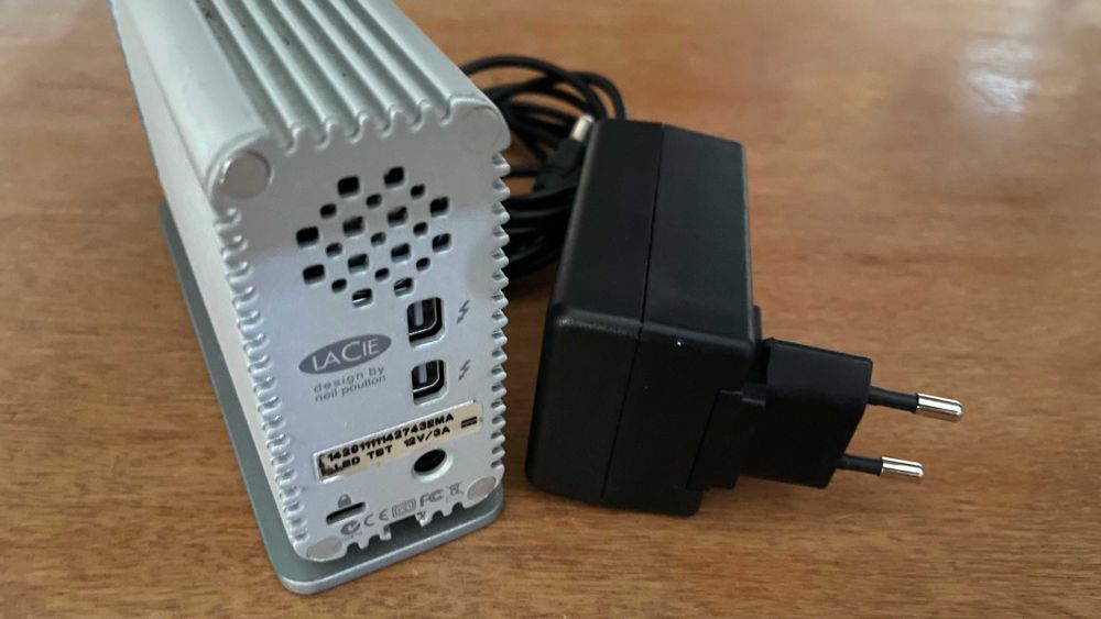 Discos Rígidos externos Thunderbolt LaCie 1TB e USB2 FireCube 2TB