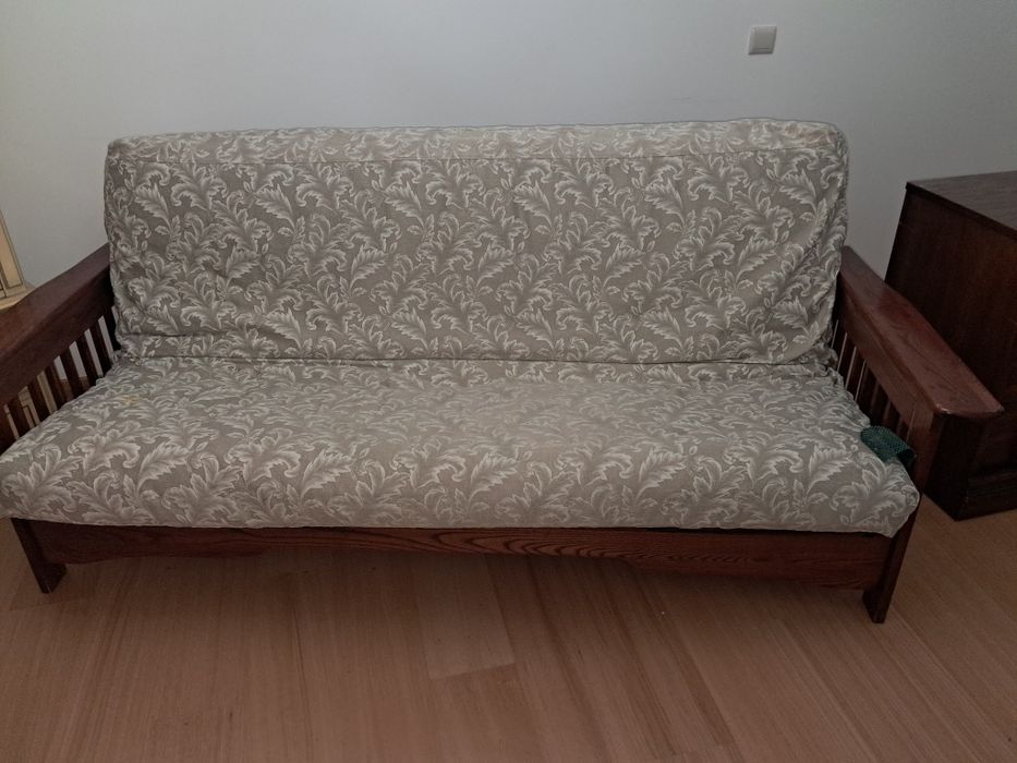 Sofá cama em madeira