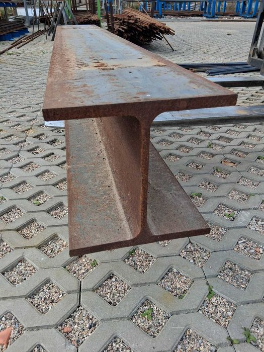 Dwuteownik stalowy HEB 300