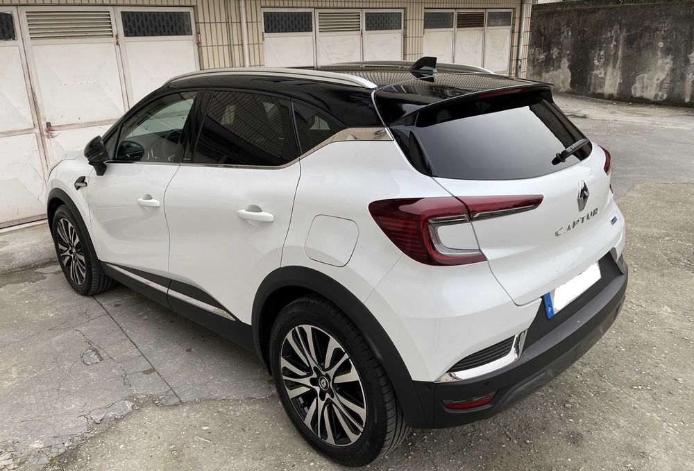 Renault Captur 1.6 E-Tech Plug-in Hybrid Initial Paris