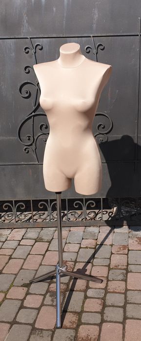 Красивая статуя дом,дача,коридор,офис,ман,пап,стул,маш