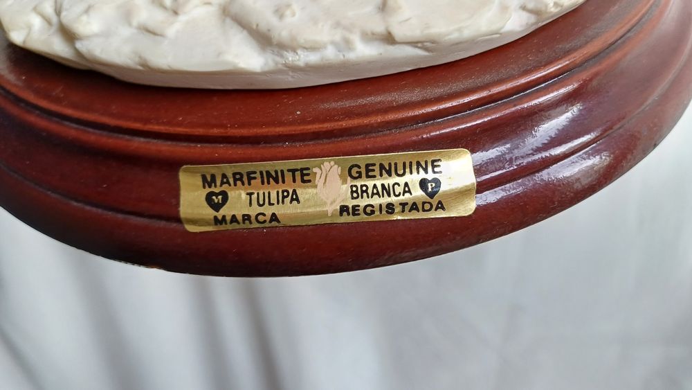 Peça de decoração portuguesa mãe com menino ao colo