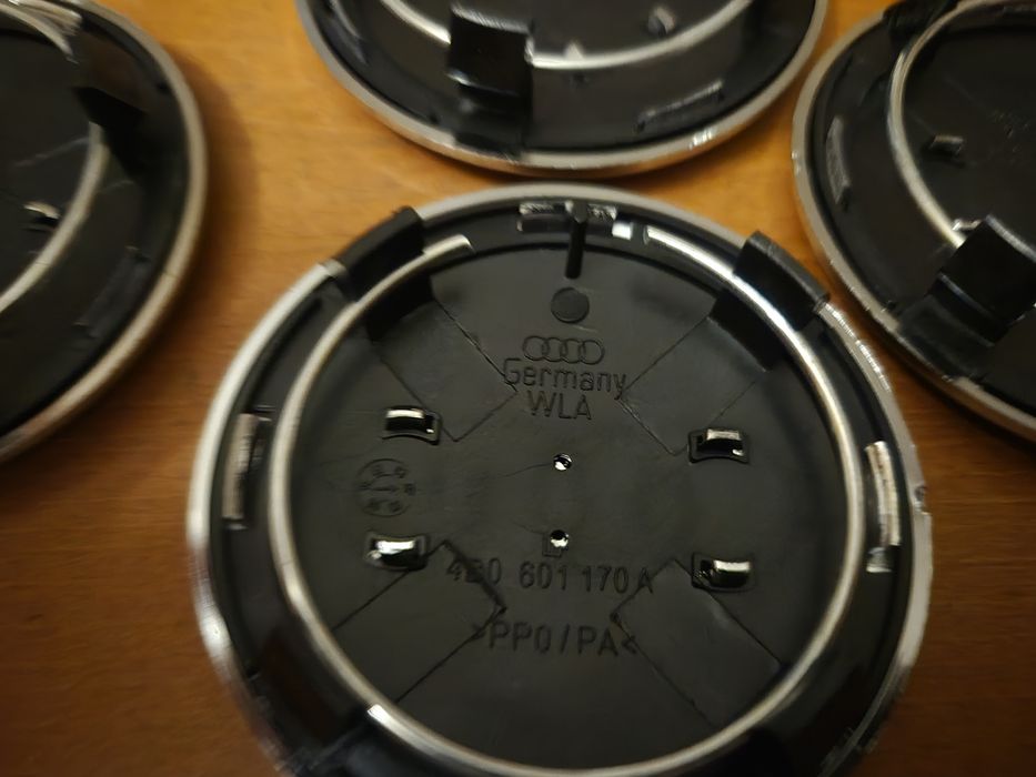 dekielki kołpaki w alu felgi do audi czarny połysk  średnica 70/57mm