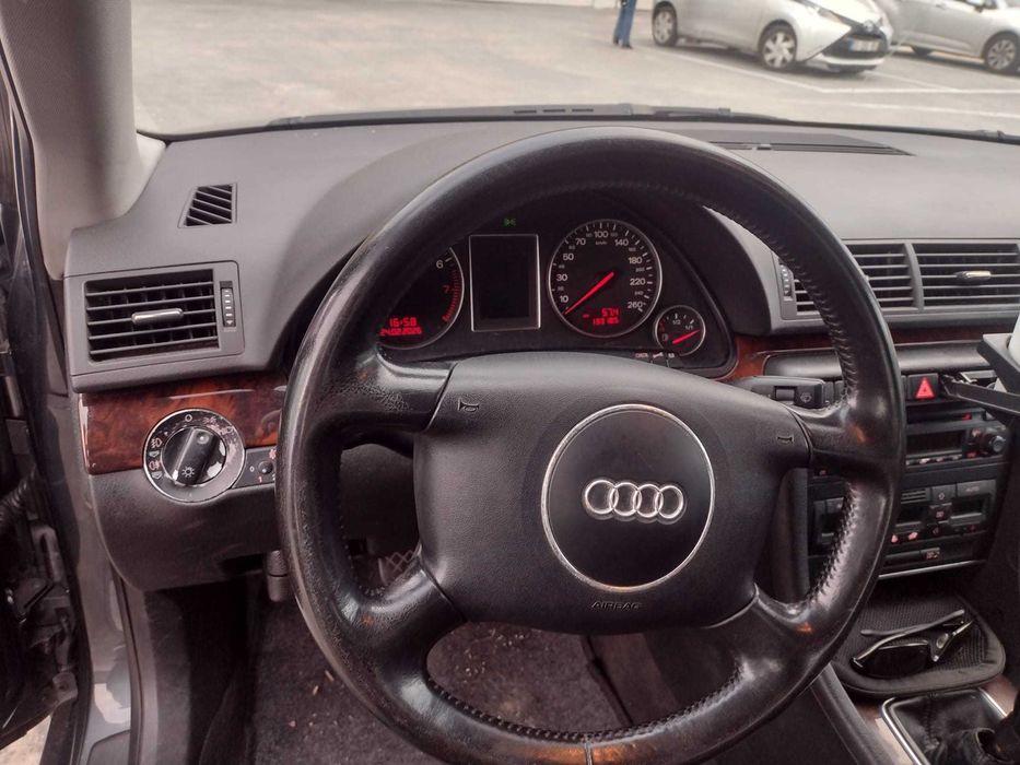 AUDI A4 B6 (8E2) 1.6 2001 – Elegância e Fiabilidade Alemã