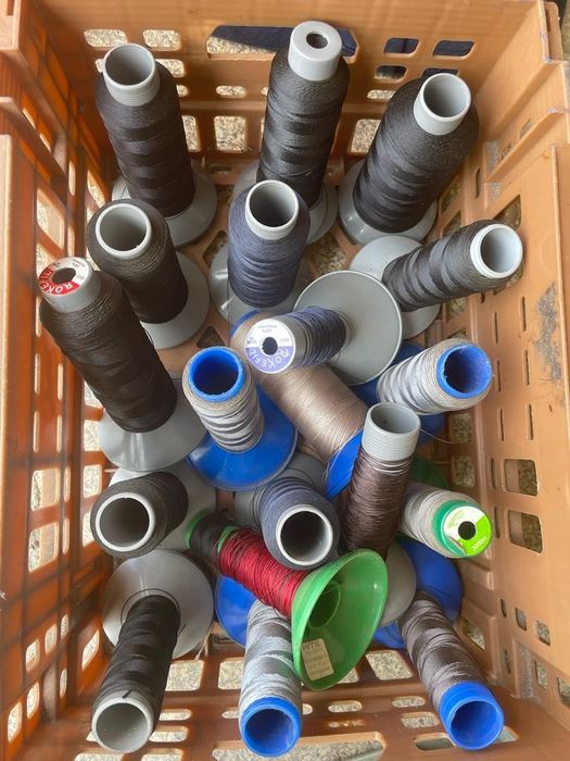 Cones de linha novos e usados